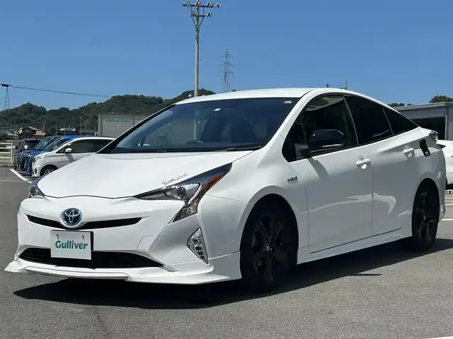 トヨタ プリウス S ツーリングセレクション 愛媛県 2016(平28)年 6.9万km スーパーホワイトⅡ 純正ナビ（Bluetooth/フルセグTV）/バックカメラ/ETC/レザーシート/シートヒーター/フルエアロパーツ/純正フロアマット/純正アルミホイール/トノカバー/ABS/横滑り防止装置/盗難防止装置/LEDヘッドライト/Wサイドエアバッグ/カーテンエアバッグ