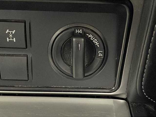 トヨタ ランドクルーザー プラド TX Lパッケージ 沖縄県 2018(平30)年 6.9万km ホワイトパールクリスタルシャイン 禁煙車/県外仕入れ/純正９インチナビ/CD/DVD/フルセグTV/Bluetooth/AM/FM/ドラレコ/バックカメラ/シートベンチレーション/ステアリングリモコン/スマートキー/スペアキー/アダプティブクルーズコントロール/ETC
