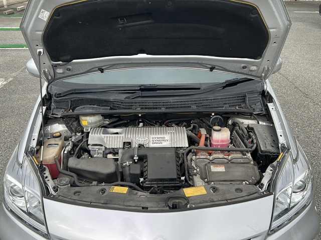 トヨタ プリウス G 兵庫県 2014(平26)年 9.5万km シルバーM 純正ナビ【CD/DVD/BT/フルセグTV】/バックカメラ/ハーフレザーシート/純正15インチアルミ/プッシュスタート/クルーズコントロール/ETC/パワーシート【運転席】/ウィンカーミラー/フォグ