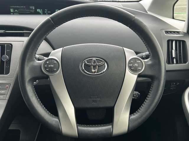 トヨタ プリウス G 兵庫県 2014(平26)年 9.5万km シルバーM 純正ナビ【CD/DVD/BT/フルセグTV】/バックカメラ/ハーフレザーシート/純正15インチアルミ/プッシュスタート/クルーズコントロール/ETC/パワーシート【運転席】/ウィンカーミラー/フォグ