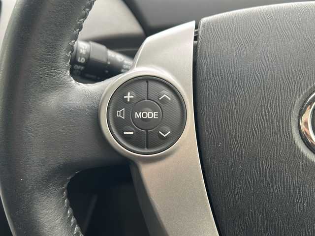 トヨタ プリウス G 兵庫県 2014(平26)年 9.5万km シルバーM 純正ナビ【CD/DVD/BT/フルセグTV】/バックカメラ/ハーフレザーシート/純正15インチアルミ/プッシュスタート/クルーズコントロール/ETC/パワーシート【運転席】/ウィンカーミラー/フォグ