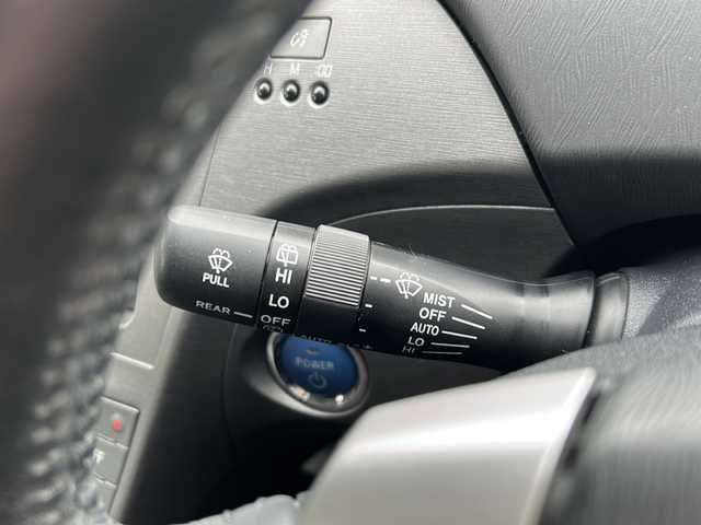 トヨタ プリウス G 兵庫県 2014(平26)年 9.5万km シルバーM 純正ナビ【CD/DVD/BT/フルセグTV】/バックカメラ/ハーフレザーシート/純正15インチアルミ/プッシュスタート/クルーズコントロール/ETC/パワーシート【運転席】/ウィンカーミラー/フォグ