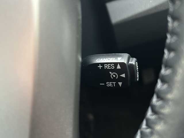 トヨタ プリウス G 兵庫県 2014(平26)年 9.5万km シルバーM 純正ナビ【CD/DVD/BT/フルセグTV】/バックカメラ/ハーフレザーシート/純正15インチアルミ/プッシュスタート/クルーズコントロール/ETC/パワーシート【運転席】/ウィンカーミラー/フォグ