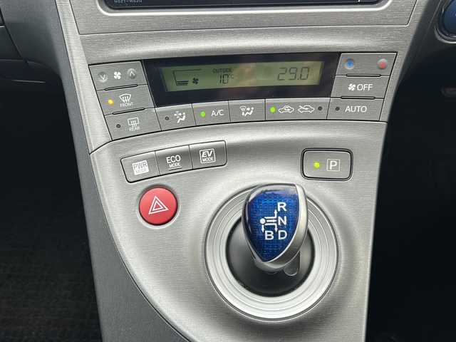 トヨタ プリウス G 兵庫県 2014(平26)年 9.5万km シルバーM 純正ナビ【CD/DVD/BT/フルセグTV】/バックカメラ/ハーフレザーシート/純正15インチアルミ/プッシュスタート/クルーズコントロール/ETC/パワーシート【運転席】/ウィンカーミラー/フォグ