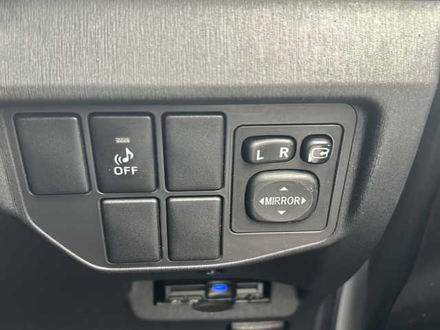 トヨタ プリウス G 兵庫県 2014(平26)年 9.5万km シルバーM 純正ナビ【CD/DVD/BT/フルセグTV】/バックカメラ/ハーフレザーシート/純正15インチアルミ/プッシュスタート/クルーズコントロール/ETC/パワーシート【運転席】/ウィンカーミラー/フォグ