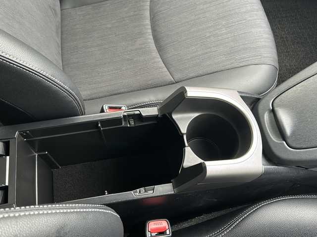 トヨタ プリウス G 兵庫県 2014(平26)年 9.5万km シルバーM 純正ナビ【CD/DVD/BT/フルセグTV】/バックカメラ/ハーフレザーシート/純正15インチアルミ/プッシュスタート/クルーズコントロール/ETC/パワーシート【運転席】/ウィンカーミラー/フォグ