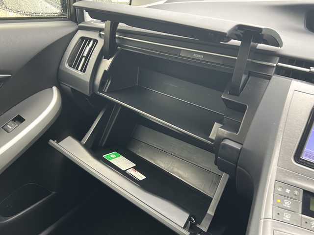 トヨタ プリウス G 兵庫県 2014(平26)年 9.5万km シルバーM 純正ナビ【CD/DVD/BT/フルセグTV】/バックカメラ/ハーフレザーシート/純正15インチアルミ/プッシュスタート/クルーズコントロール/ETC/パワーシート【運転席】/ウィンカーミラー/フォグ