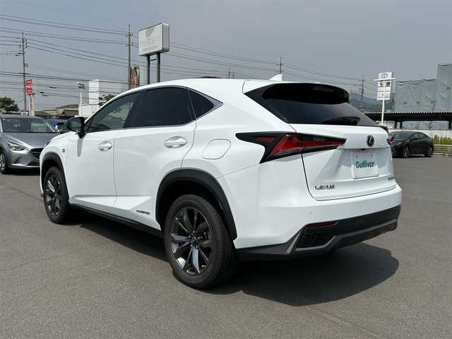 レクサス ＮＸ 300h Fスポーツ 岡山県 2018(平30)年 9.2万km ホワイトノーヴァガラスフレーク 登録時走行距離91892km/純正10.3インチナビ/フルセグTV/(AM.FM.TV.CD.DVD.BT)/サンルーフ/マークレビンソン/バックカメラ/ETC2.0/レーダークルーズコントロール/レーンキープアシスト/電動リアゲート/シートヒーター/エアシート/クリアランスソナー/衝突軽減/MTモード付AT/純正フロアマット/18インチ純正AW