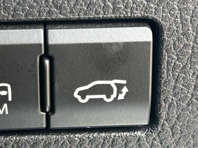 レクサス ＮＸ 300h Fスポーツ 岡山県 2018(平30)年 9.2万km ホワイトノーヴァガラスフレーク 登録時走行距離91892km/純正10.3インチナビ/フルセグTV/(AM.FM.TV.CD.DVD.BT)/サンルーフ/マークレビンソン/バックカメラ/ETC2.0/レーダークルーズコントロール/レーンキープアシスト/電動リアゲート/シートヒーター/エアシート/クリアランスソナー/衝突軽減/MTモード付AT/純正フロアマット/18インチ純正AW