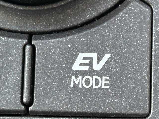レクサス ＮＸ 300h Fスポーツ 岡山県 2018(平30)年 9.2万km ホワイトノーヴァガラスフレーク 登録時走行距離91892km/純正10.3インチナビ/フルセグTV/(AM.FM.TV.CD.DVD.BT)/サンルーフ/マークレビンソン/バックカメラ/ETC2.0/レーダークルーズコントロール/レーンキープアシスト/電動リアゲート/シートヒーター/エアシート/クリアランスソナー/衝突軽減/MTモード付AT/純正フロアマット/18インチ純正AW