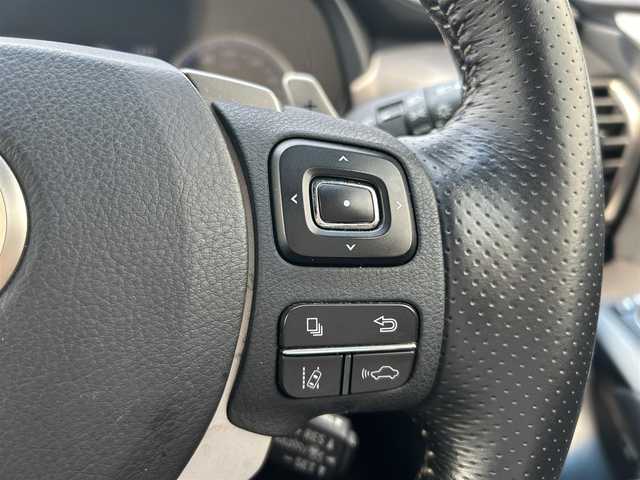 レクサス ＮＸ 300h Fスポーツ 岡山県 2018(平30)年 9.2万km ホワイトノーヴァガラスフレーク 登録時走行距離91892km/純正10.3インチナビ/フルセグTV/(AM.FM.TV.CD.DVD.BT)/サンルーフ/マークレビンソン/バックカメラ/ETC2.0/レーダークルーズコントロール/レーンキープアシスト/電動リアゲート/シートヒーター/エアシート/クリアランスソナー/衝突軽減/MTモード付AT/純正フロアマット/18インチ純正AW