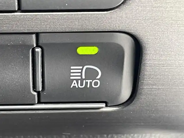 トヨタ プリウス ＰＨＶ S GRスポーツ 東京都 2019(令1)年 4.2万km ホワイトパールクリスタルシャイン 9インチナビ  /ハーフレザー/ ETC  /ドラレコ レーダークルーズ　/追従クルコン /フルセグTV /フロアマット純正/ LEDヘッドライト/ コーナーセンサー /車外カメラ（バック）/ カーテンエアバック