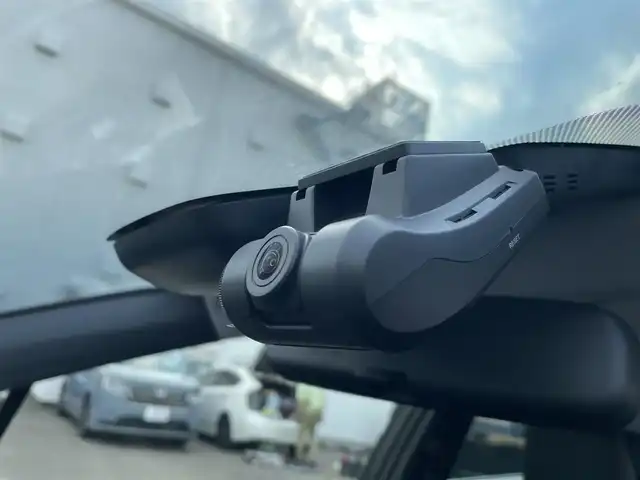 トヨタ プリウス ＰＨＶ S GRスポーツ 東京都 2019(令1)年 4.2万km ホワイトパールクリスタルシャイン 9インチナビ  /ハーフレザー/ ETC  /ドラレコ レーダークルーズ　/追従クルコン /フルセグTV /フロアマット純正/ LEDヘッドライト/ コーナーセンサー /車外カメラ（バック）/ カーテンエアバック