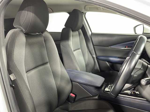 マツダ ＣＸ－３０ 20S 広島県 2021(令3)年 4.9万km スノーフレイクホワイトパールマイカ 純正８．８型ナビ　/３６０°ビューモニター　/レーダークルーズコントロール　/フルセグ　/オートハイビーム　　/レーンキープアシスト　/衝突軽減ブレーキ　/コーナーセンサー　/LEDヘッドランプ　/フォグランプ　/ETC/純正16インチアルミホイール(215/65/R16)/エアバック（運転席/助手席/サイド）