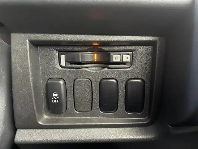 三菱 デリカＤ：５ D－Power package 千葉県 2014(平26)年 6.7万km ウォームホワイトパール 社外SDナビ/　　CD/DVD/BT/フルセグ/MSV/USB/iPod/バックカメラ/両側パワースライドドア/クルーズコントロール/HIDオートライト/前席シートヒーター/純正18インチAW/ミラー型ドライブレコーダー/パドルシフト/横滑り防止装置/純正ドアバイザー/純正フロアマット/スマートキー/ETC