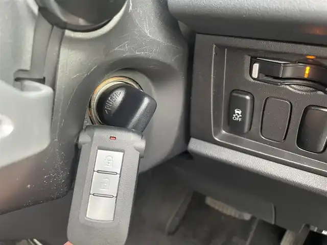 三菱 デリカＤ：５ D－Power package 千葉県 2014(平26)年 6.7万km ウォームホワイトパール 社外SDナビ/　　CD/DVD/BT/フルセグ/MSV/USB/iPod/バックカメラ/両側パワースライドドア/クルーズコントロール/HIDオートライト/前席シートヒーター/純正18インチAW/ミラー型ドライブレコーダー/パドルシフト/横滑り防止装置/純正ドアバイザー/純正フロアマット/スマートキー/ETC