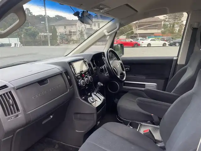 三菱 デリカＤ：５ D－Power package 千葉県 2014(平26)年 6.7万km ウォームホワイトパール 社外SDナビ/　　CD/DVD/BT/フルセグ/MSV/USB/iPod/バックカメラ/両側パワースライドドア/クルーズコントロール/HIDオートライト/前席シートヒーター/純正18インチAW/ミラー型ドライブレコーダー/パドルシフト/横滑り防止装置/純正ドアバイザー/純正フロアマット/スマートキー/ETC