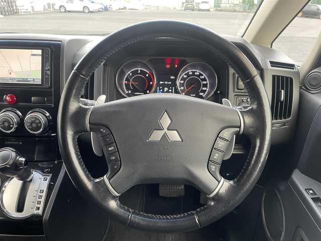 三菱 デリカＤ：５ D－Power package 千葉県 2014(平26)年 6.7万km ウォームホワイトパール 社外SDナビ/　　CD/DVD/BT/フルセグ/MSV/USB/iPod/バックカメラ/両側パワースライドドア/クルーズコントロール/HIDオートライト/前席シートヒーター/純正18インチAW/ミラー型ドライブレコーダー/パドルシフト/横滑り防止装置/純正ドアバイザー/純正フロアマット/スマートキー/ETC
