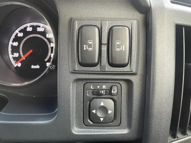 三菱 デリカＤ：５ D－Power package 千葉県 2014(平26)年 6.7万km ウォームホワイトパール 社外SDナビ/　　CD/DVD/BT/フルセグ/MSV/USB/iPod/バックカメラ/両側パワースライドドア/クルーズコントロール/HIDオートライト/前席シートヒーター/純正18インチAW/ミラー型ドライブレコーダー/パドルシフト/横滑り防止装置/純正ドアバイザー/純正フロアマット/スマートキー/ETC