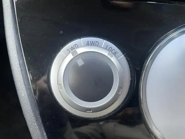 三菱 デリカＤ：５ D－Power package 千葉県 2014(平26)年 6.7万km ウォームホワイトパール 社外SDナビ/　　CD/DVD/BT/フルセグ/MSV/USB/iPod/バックカメラ/両側パワースライドドア/クルーズコントロール/HIDオートライト/前席シートヒーター/純正18インチAW/ミラー型ドライブレコーダー/パドルシフト/横滑り防止装置/純正ドアバイザー/純正フロアマット/スマートキー/ETC