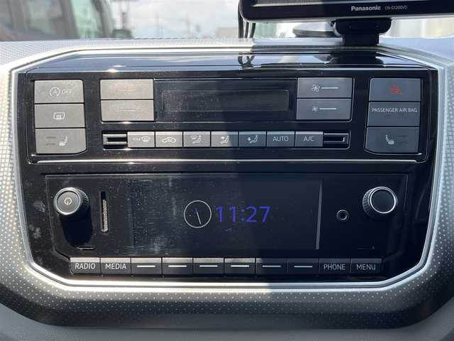 フォルクスワーゲン アップ！ ハイアップ！ 奈良県 2018(平30)年 2.4万km キャンディホワイト 純正オーディオ(AM・FM/AUX/BT)/社外ポータブルナビ(ワンセグTV)/ETC/クルーズコントロール/シートヒーター(D/N席)/衝突被害軽減システム/前後コーナーセンサー/純正15インチアルミホイール/純正フロアマット/ISOFIX