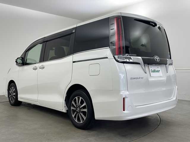トヨタ エスクァイア Gi プレミアムパッケージ 兵庫県 2018(平30)年 1.9万km ホワイトパールクリスタルシャイン ・Toyota　Safety　Sense/・プリクラッシュセーフティ/・レーンディパチャーアラート/・オートハイビーム/・先行車発進告知/・アイドリングストップ/・クルーズコントロール/・ステアリングヒーター/・コンビステアリング/・両側パワースライドドア/・バックドアイージークローザー/・サンルーフ/・ハーフレザーシート/・前席シートヒーター/・純正9インチナビ/CD/DVD/SD/BT/TV/・バックカメラ/・ビルトインETC/・純正15インチアルミホイール/・純正フロアマット/・スマートエントリーシステム