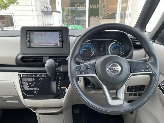 日産 ルークス X 石川県 2022(令4)年 5.5万km ホワイトパール 純正メモリーナビ/純正CD/フルセグTV/アラウンドビューモニター/インテリキー/プッシュスタート/電動ミラー/ベンチシート/エマージェンシーブレーキ/アイドリングストップ/オートエアコン