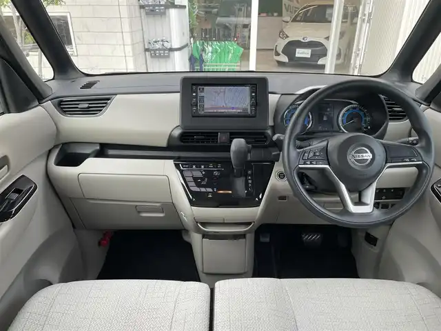 日産 ルークス X 石川県 2022(令4)年 5.5万km ホワイトパール 純正メモリーナビ/純正CD/フルセグTV/アラウンドビューモニター/インテリキー/プッシュスタート/電動ミラー/ベンチシート/エマージェンシーブレーキ/アイドリングストップ/オートエアコン