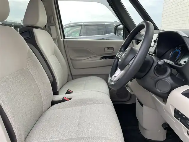 日産 ルークス X 石川県 2022(令4)年 5.5万km ホワイトパール 純正メモリーナビ/純正CD/フルセグTV/アラウンドビューモニター/インテリキー/プッシュスタート/電動ミラー/ベンチシート/エマージェンシーブレーキ/アイドリングストップ/オートエアコン