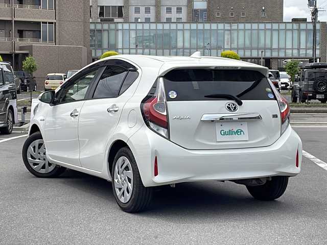 トヨタ アクア S スタイルブラック 長野県 2018(平30)年 6.7万km ライムホワイトパールクリスタルシャイン 純正SDナビゲーション/AM/FM/CD/DVD/Bluetooth/フルセグTV/ビルトインETC/純正前方ドライブレコーダー/衝突被害軽減ブレーキ/レーンキープアシスト/横滑り防止装置/オートライト/オートハイビーム/LEDヘッドライト/フォグランプ/スマートキー/プッシュスタート/電動格納ミラー/純正フロアマット/純正ドアバイザー/取扱説明書