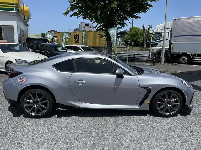 スバル ＢＲＺ 埼玉県 2021(令3)年 0.1万km アイスシルバーメタリック ワンオーナー/純正ＳＤナビ＆フルセグＴＶ/（ＤＶＤ＆ＣＤ＆ＭＳＶ＆ＵＳＢ＆ＢＴ）/バックカメラ/ＥＴＣ/ドライブレコーダー/Ｅｙｅ　Ｓｉｇｈｔ/・プリクラッシュブレーキ/・全車速追従機能付クルーズコントロール/・誤発進抑制制御/・誤後進抑制制御/・車線逸脱警報/・ふらつき警報/・後退時ブレーキアシスト/・後側方警報支援システム/・ステアリング連動ヘッドランプ/・ハイビームアシスト/革巻きステアリング/ステアリングリモコン/パドルシフト/ＳＴｉエアロ/純正１７inアルミホイール/オートライト/ＬＥＤライト/電動格納ミラー/スマートキー/プッシュスタート/Ｗ＆サイドエアバッグ/横滑り防止機能/ＡＢＳ/フロアマット/新車保証書/取扱説明書（車両＆ナビ）/スマートスペアキー有