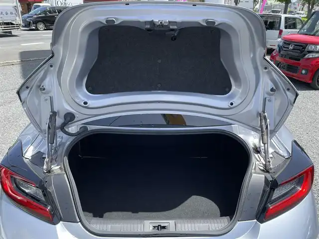 スバル ＢＲＺ 埼玉県 2021(令3)年 0.1万km アイスシルバーメタリック ワンオーナー/純正ＳＤナビ＆フルセグＴＶ/（ＤＶＤ＆ＣＤ＆ＭＳＶ＆ＵＳＢ＆ＢＴ）/バックカメラ/ＥＴＣ/ドライブレコーダー/Ｅｙｅ　Ｓｉｇｈｔ/・プリクラッシュブレーキ/・全車速追従機能付クルーズコントロール/・誤発進抑制制御/・誤後進抑制制御/・車線逸脱警報/・ふらつき警報/・後退時ブレーキアシスト/・後側方警報支援システム/・ステアリング連動ヘッドランプ/・ハイビームアシスト/革巻きステアリング/ステアリングリモコン/パドルシフト/ＳＴｉエアロ/純正１７inアルミホイール/オートライト/ＬＥＤライト/電動格納ミラー/スマートキー/プッシュスタート/Ｗ＆サイドエアバッグ/横滑り防止機能/ＡＢＳ/フロアマット/新車保証書/取扱説明書（車両＆ナビ）/スマートスペアキー有