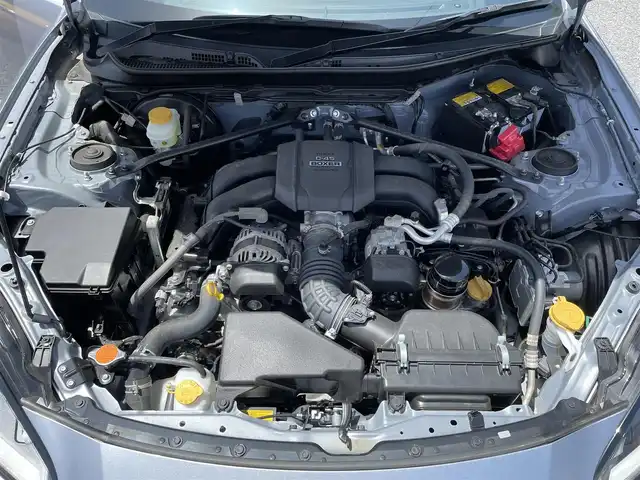 スバル ＢＲＺ 埼玉県 2021(令3)年 0.1万km アイスシルバーメタリック ワンオーナー/純正ＳＤナビ＆フルセグＴＶ/（ＤＶＤ＆ＣＤ＆ＭＳＶ＆ＵＳＢ＆ＢＴ）/バックカメラ/ＥＴＣ/ドライブレコーダー/Ｅｙｅ　Ｓｉｇｈｔ/・プリクラッシュブレーキ/・全車速追従機能付クルーズコントロール/・誤発進抑制制御/・誤後進抑制制御/・車線逸脱警報/・ふらつき警報/・後退時ブレーキアシスト/・後側方警報支援システム/・ステアリング連動ヘッドランプ/・ハイビームアシスト/革巻きステアリング/ステアリングリモコン/パドルシフト/ＳＴｉエアロ/純正１７inアルミホイール/オートライト/ＬＥＤライト/電動格納ミラー/スマートキー/プッシュスタート/Ｗ＆サイドエアバッグ/横滑り防止機能/ＡＢＳ/フロアマット/新車保証書/取扱説明書（車両＆ナビ）/スマートスペアキー有
