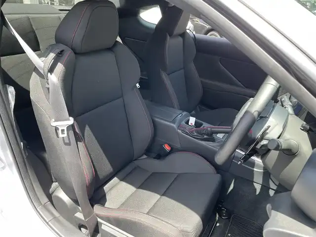 スバル ＢＲＺ 埼玉県 2021(令3)年 0.1万km アイスシルバーメタリック ワンオーナー/純正ＳＤナビ＆フルセグＴＶ/（ＤＶＤ＆ＣＤ＆ＭＳＶ＆ＵＳＢ＆ＢＴ）/バックカメラ/ＥＴＣ/ドライブレコーダー/Ｅｙｅ　Ｓｉｇｈｔ/・プリクラッシュブレーキ/・全車速追従機能付クルーズコントロール/・誤発進抑制制御/・誤後進抑制制御/・車線逸脱警報/・ふらつき警報/・後退時ブレーキアシスト/・後側方警報支援システム/・ステアリング連動ヘッドランプ/・ハイビームアシスト/革巻きステアリング/ステアリングリモコン/パドルシフト/ＳＴｉエアロ/純正１７inアルミホイール/オートライト/ＬＥＤライト/電動格納ミラー/スマートキー/プッシュスタート/Ｗ＆サイドエアバッグ/横滑り防止機能/ＡＢＳ/フロアマット/新車保証書/取扱説明書（車両＆ナビ）/スマートスペアキー有