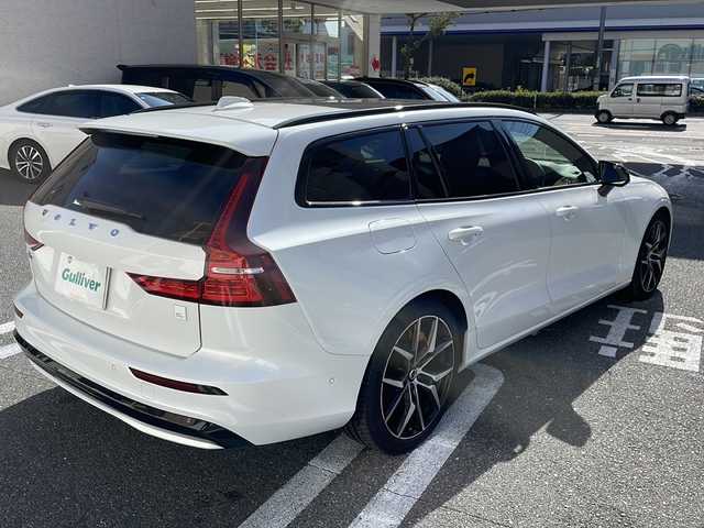 ボルボ Ｖ６０ リチャージ ポールスターエンジニアード 広島県 2022(令4)年 1万km パール /登録時走行距離/　　　　　　　9309キロ/ワンオーナー/ターボ/4WD/パノラマルーフ/純正ナビ/全方位モニター/地デジ/ハーフレザーシート/シートヒーター/クルーズコントロール/パワーバックドア/Bowers＆Wilkins/スペアキー×１/ETC/新車時整備手帳/　　【保証書】/取扱説明書/
