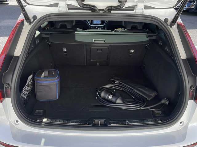 ボルボ Ｖ６０ リチャージ ポールスターエンジニアード 広島県 2022(令4)年 1万km パール /登録時走行距離/　　　　　　　9309キロ/ワンオーナー/ターボ/4WD/パノラマルーフ/純正ナビ/全方位モニター/地デジ/ハーフレザーシート/シートヒーター/クルーズコントロール/パワーバックドア/Bowers＆Wilkins/スペアキー×１/ETC/新車時整備手帳/　　【保証書】/取扱説明書/