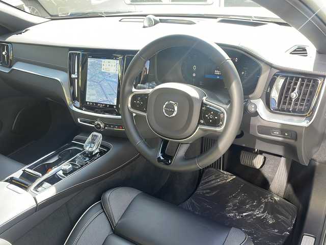 ボルボ Ｖ６０ リチャージ ポールスターエンジニアード 広島県 2022(令4)年 1万km パール /登録時走行距離/　　　　　　　9309キロ/ワンオーナー/ターボ/4WD/パノラマルーフ/純正ナビ/全方位モニター/地デジ/ハーフレザーシート/シートヒーター/クルーズコントロール/パワーバックドア/Bowers＆Wilkins/スペアキー×１/ETC/新車時整備手帳/　　【保証書】/取扱説明書/