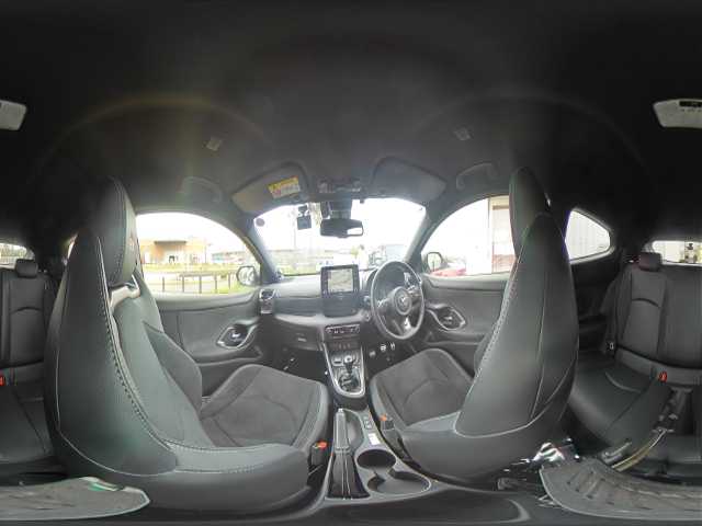 トヨタ ＧＲヤリス RZ ハイパフォーマンス 千葉県 2022(令4)年 1.8万km プラチナホワイトパールマイカ Toyota Safety Sense/・プリクラッシュセーフティ/・レーンディパーチャーアラート/・オートハイビーム/・レーダークルーズコントロール/・ブラインドスポットモニター/・RCTA（リヤクロストラフィックアラート）/ハーフレザーシート/前席シートヒーター/純正コネクティッドナビ/地デジTV/【Bluetooth接続】/バックカメラ/ドライブレコーダー（前後撮影）【DC-DR652】/革巻きステアリング/ステアリングヒーター/ステアリングスイッチ/ETC（2.0）/LEDヘッドライト/ウインカーミラー/クリアランスソナー/純正18インチアルミホイル/サイド/カーテンエアバッグ/スマートキー