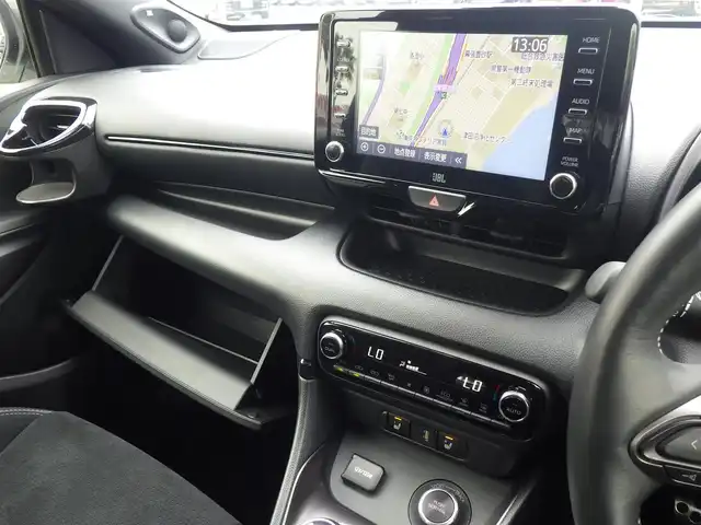 トヨタ ＧＲヤリス RZ ハイパフォーマンス 千葉県 2022(令4)年 1.8万km プラチナホワイトパールマイカ Toyota Safety Sense/・プリクラッシュセーフティ/・レーンディパーチャーアラート/・オートハイビーム/・レーダークルーズコントロール/・ブラインドスポットモニター/・RCTA（リヤクロストラフィックアラート）/ハーフレザーシート/前席シートヒーター/純正コネクティッドナビ/地デジTV/【Bluetooth接続】/バックカメラ/ドライブレコーダー（前後撮影）【DC-DR652】/革巻きステアリング/ステアリングヒーター/ステアリングスイッチ/ETC（2.0）/LEDヘッドライト/ウインカーミラー/クリアランスソナー/純正18インチアルミホイル/サイド/カーテンエアバッグ/スマートキー