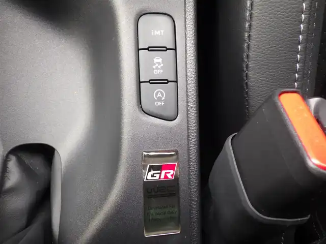 トヨタ ＧＲヤリス RZ ハイパフォーマンス 千葉県 2022(令4)年 1.8万km プラチナホワイトパールマイカ Toyota Safety Sense/・プリクラッシュセーフティ/・レーンディパーチャーアラート/・オートハイビーム/・レーダークルーズコントロール/・ブラインドスポットモニター/・RCTA（リヤクロストラフィックアラート）/ハーフレザーシート/前席シートヒーター/純正コネクティッドナビ/地デジTV/【Bluetooth接続】/バックカメラ/ドライブレコーダー（前後撮影）【DC-DR652】/革巻きステアリング/ステアリングヒーター/ステアリングスイッチ/ETC（2.0）/LEDヘッドライト/ウインカーミラー/クリアランスソナー/純正18インチアルミホイル/サイド/カーテンエアバッグ/スマートキー
