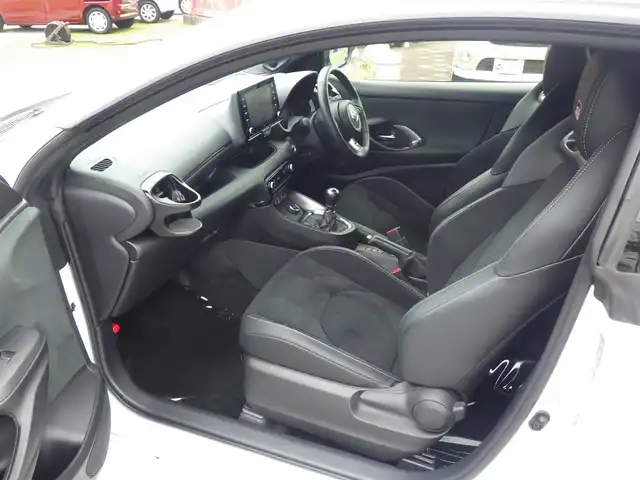 トヨタ ＧＲヤリス RZ ハイパフォーマンス 千葉県 2022(令4)年 1.8万km プラチナホワイトパールマイカ Toyota Safety Sense/・プリクラッシュセーフティ/・レーンディパーチャーアラート/・オートハイビーム/・レーダークルーズコントロール/・ブラインドスポットモニター/・RCTA（リヤクロストラフィックアラート）/ハーフレザーシート/前席シートヒーター/純正コネクティッドナビ/地デジTV/【Bluetooth接続】/バックカメラ/ドライブレコーダー（前後撮影）【DC-DR652】/革巻きステアリング/ステアリングヒーター/ステアリングスイッチ/ETC（2.0）/LEDヘッドライト/ウインカーミラー/クリアランスソナー/純正18インチアルミホイル/サイド/カーテンエアバッグ/スマートキー