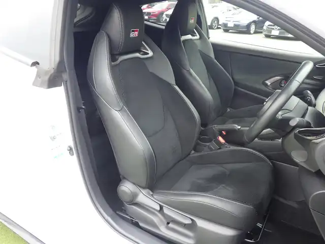 トヨタ ＧＲヤリス RZ ハイパフォーマンス 千葉県 2022(令4)年 1.8万km プラチナホワイトパールマイカ Toyota Safety Sense/・プリクラッシュセーフティ/・レーンディパーチャーアラート/・オートハイビーム/・レーダークルーズコントロール/・ブラインドスポットモニター/・RCTA（リヤクロストラフィックアラート）/ハーフレザーシート/前席シートヒーター/純正コネクティッドナビ/地デジTV/【Bluetooth接続】/バックカメラ/ドライブレコーダー（前後撮影）【DC-DR652】/革巻きステアリング/ステアリングヒーター/ステアリングスイッチ/ETC（2.0）/LEDヘッドライト/ウインカーミラー/クリアランスソナー/純正18インチアルミホイル/サイド/カーテンエアバッグ/スマートキー