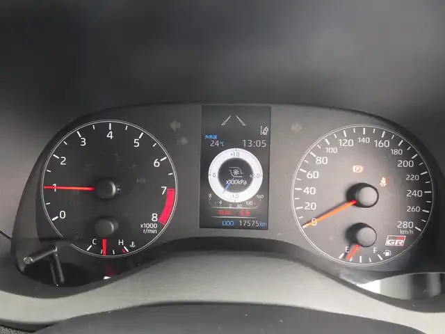 トヨタ ＧＲヤリス RZ ハイパフォーマンス 千葉県 2022(令4)年 1.8万km プラチナホワイトパールマイカ Toyota Safety Sense/・プリクラッシュセーフティ/・レーンディパーチャーアラート/・オートハイビーム/・レーダークルーズコントロール/・ブラインドスポットモニター/・RCTA（リヤクロストラフィックアラート）/ハーフレザーシート/前席シートヒーター/純正コネクティッドナビ/地デジTV/【Bluetooth接続】/バックカメラ/ドライブレコーダー（前後撮影）【DC-DR652】/革巻きステアリング/ステアリングヒーター/ステアリングスイッチ/ETC（2.0）/LEDヘッドライト/ウインカーミラー/クリアランスソナー/純正18インチアルミホイル/サイド/カーテンエアバッグ/スマートキー