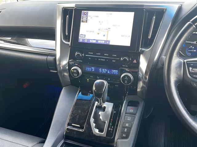 トヨタ アルファードハイブリット SR Cパッケージ 青森県 2021(令3)年 6.9万km ホワイトパールクリスタルシャイン 4WD/純正9インチDAナビ・フルセグTV/純正12.1インチフリップダウンモニター/CD・DVD・Bluetooth・ミラキャスト/黒革シート/前席エアシート・ヒーター/ステアリングヒーター/両側パワースライドドア/パワーバックドア/セーフティセンス/プリクラッシュセーフティ/レーダークルーズコントロール/レーントレーシングアシスト/アダプティブハイビームシステム/パーキングサポートブレーキ/AC100V1500W/ビルトインETC/3眼LEDヘッドランプ/LEDフォグランプ/社外車高調（純正有）/社外20インチアルミ/モデリスタエアロ/スペアキー/保証書・取説書