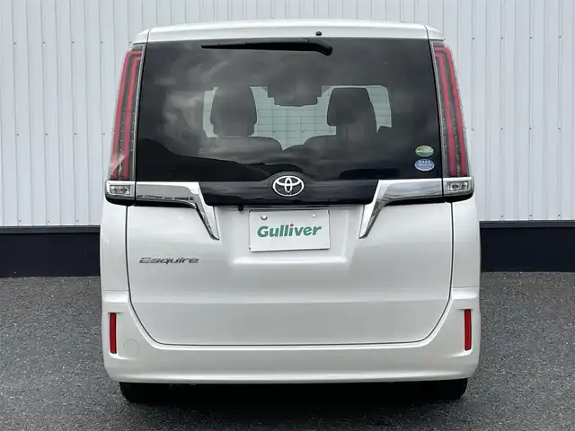 トヨタ エスクァイア Gi プレミアムパッケージ 千葉県 2018(平30)年 7万km ホワイトパールクリスタルシャイン 純正9インチSDナビ/(フルセグＴＶ/Bluetooth/CD/DVD)/バックカメラ/衝突被害軽減システム/車線逸脱警報/クルーズコントロール/フリップダウンモニター/レザーシート/両側パワースライドドア/横滑り防止装置/ETC/ドライブレコーダー/アイドリングストップ/LEDヘッドライト/フォグランプ/オートライト/ウィンカーミラー/電動格納ミラー/純正15インチAW/シートヒーター/シートリフター/ステアリングヒーター/プッシュスタート/スマートキー/フロアマット/ドアバイザー/取扱説明書/保証書
