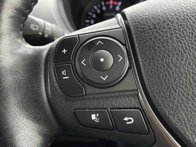 トヨタ エスクァイア Gi プレミアムパッケージ 千葉県 2018(平30)年 7万km ホワイトパールクリスタルシャイン 純正9インチSDナビ/(フルセグＴＶ/Bluetooth/CD/DVD)/バックカメラ/衝突被害軽減システム/車線逸脱警報/クルーズコントロール/フリップダウンモニター/レザーシート/両側パワースライドドア/横滑り防止装置/ETC/ドライブレコーダー/アイドリングストップ/LEDヘッドライト/フォグランプ/オートライト/ウィンカーミラー/電動格納ミラー/純正15インチAW/シートヒーター/シートリフター/ステアリングヒーター/プッシュスタート/スマートキー/フロアマット/ドアバイザー/取扱説明書/保証書