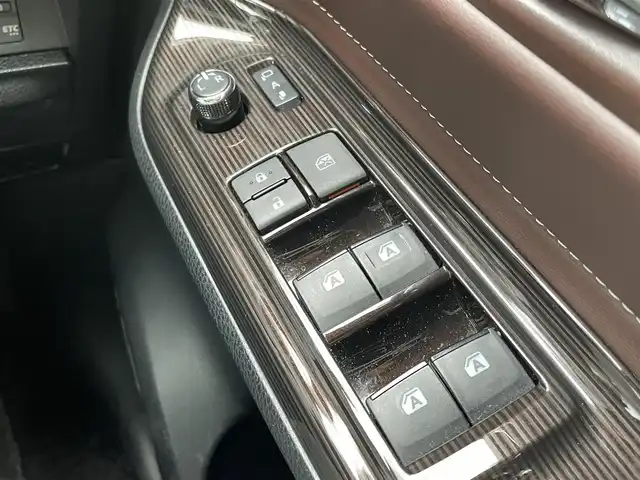 トヨタ エスクァイア Gi プレミアムパッケージ 千葉県 2018(平30)年 7万km ホワイトパールクリスタルシャイン 純正9インチSDナビ/(フルセグＴＶ/Bluetooth/CD/DVD)/バックカメラ/衝突被害軽減システム/車線逸脱警報/クルーズコントロール/フリップダウンモニター/レザーシート/両側パワースライドドア/横滑り防止装置/ETC/ドライブレコーダー/アイドリングストップ/LEDヘッドライト/フォグランプ/オートライト/ウィンカーミラー/電動格納ミラー/純正15インチAW/シートヒーター/シートリフター/ステアリングヒーター/プッシュスタート/スマートキー/フロアマット/ドアバイザー/取扱説明書/保証書