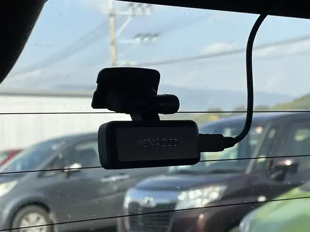 スズキ ワゴンＲ スティングレー HYBRID X 佐賀県 2020(令2)年 2.5万km ピュアホワイトP 社外メモリーナビゲーション/・フルセグTV/CD/DVD/SD/USB/前後ドライブレコーダー/ETC/DN席シートヒーター/ISOFIX対応/革巻きステアリング/ステアリングリモコン/純正14インチアルミホイール/純正LEDヘッドライト/・オートマチックハイビーム/純正LEDフォグランプ/ドアバイザ―/デュアルセンサーブレーキサポート/車線逸脱警報機能/パーキングセンサー/横滑り防止装置