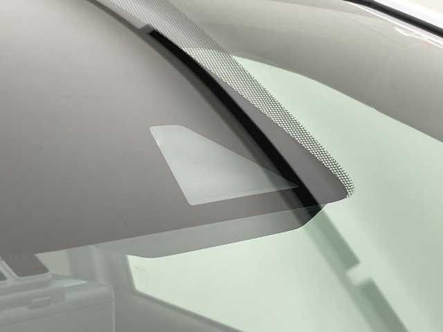 日産 ノート e－パワー X 愛媛県 2018(平30)年 4.4万km ブリリアントホワイトパール 純正ナビ/Bluetooth/DVD再生可/ドライブレコーダー//デジタルインナーミラー/アラウンドビューモニター/標識検知機能（進入禁止標識検知、最高速度標識検知、一時停止標識検知）/インテリジェント LI （車線逸脱防止支援システム）