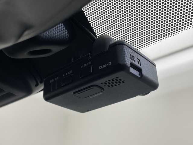 日産 ノート e－パワー X 愛媛県 2018(平30)年 4.4万km ブリリアントホワイトパール 純正ナビ/Bluetooth/DVD再生可/ドライブレコーダー//デジタルインナーミラー/アラウンドビューモニター/標識検知機能（進入禁止標識検知、最高速度標識検知、一時停止標識検知）/インテリジェント LI （車線逸脱防止支援システム）